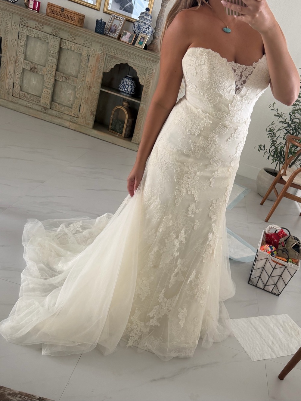 Vera Wang Ivory Bridal Gown with WHITE Label